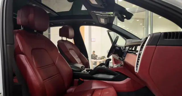 PORSCHE Cayenne Platinum Edition