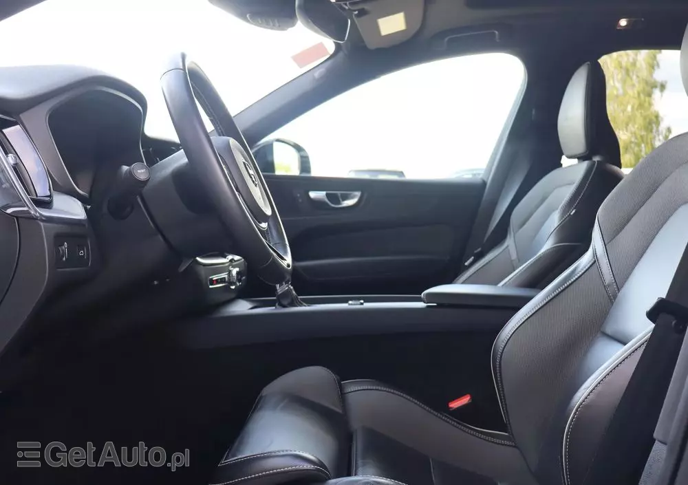 VOLVO XC 60 T5 AWD R-Design