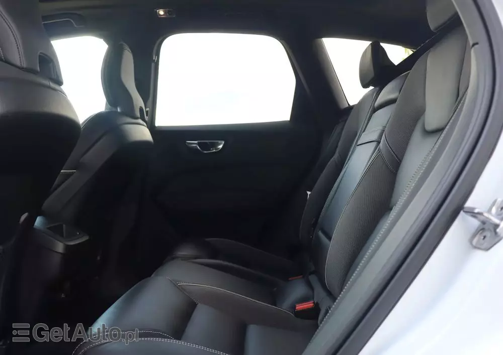 VOLVO XC 60 T5 AWD R-Design