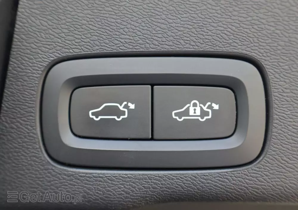 VOLVO XC 60 T5 AWD R-Design