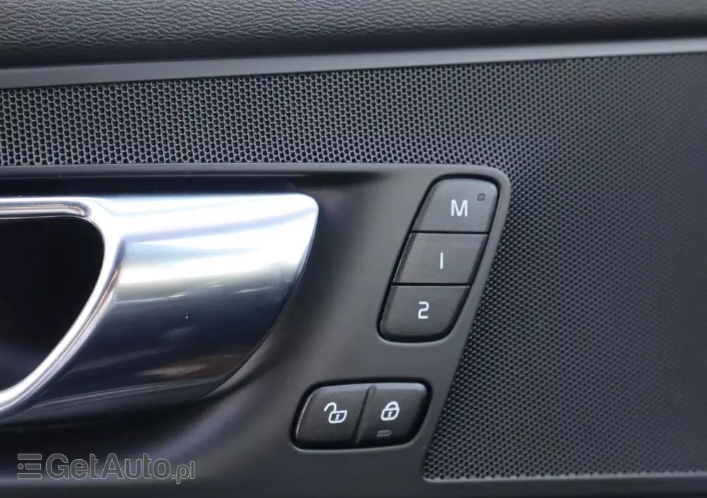 VOLVO XC 60 T5 AWD R-Design