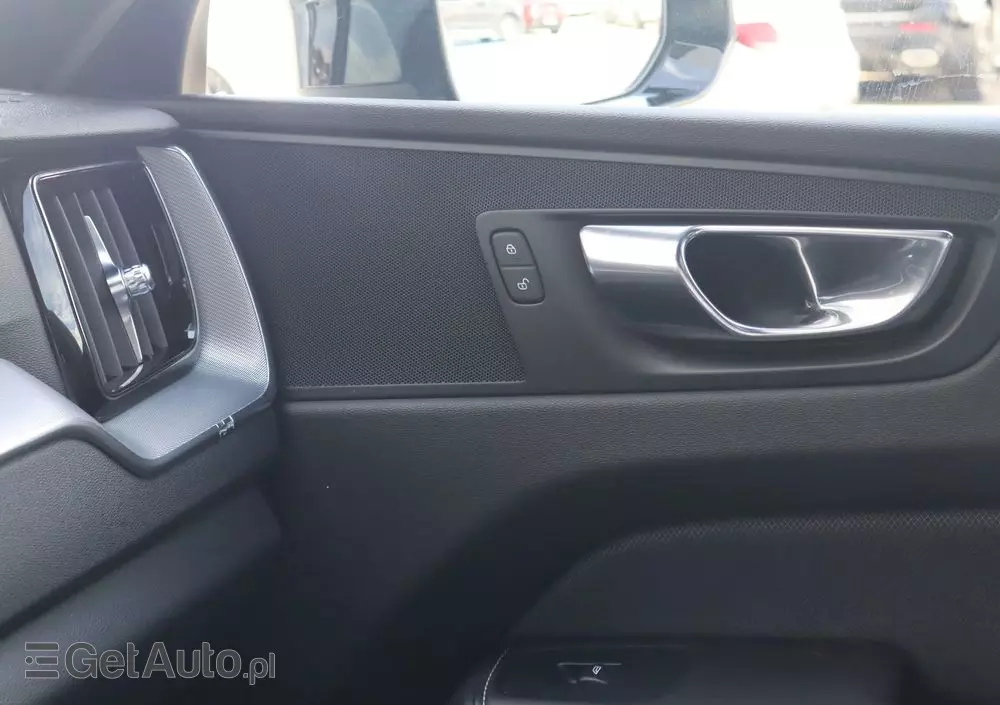 VOLVO XC 60 T5 AWD R-Design