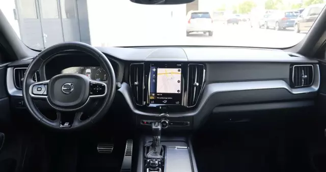 VOLVO XC 60 T5 AWD R-Design