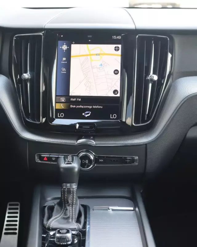 VOLVO XC 60 T5 AWD R-Design