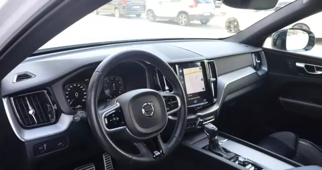 VOLVO XC 60 T5 AWD R-Design