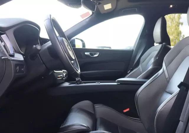 VOLVO XC 60 T5 AWD R-Design