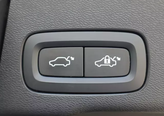 VOLVO XC 60 T5 AWD R-Design