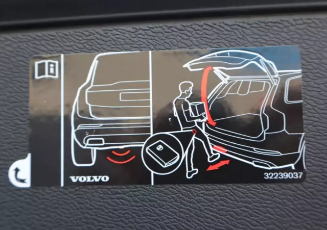 VOLVO XC 60 T5 AWD R-Design