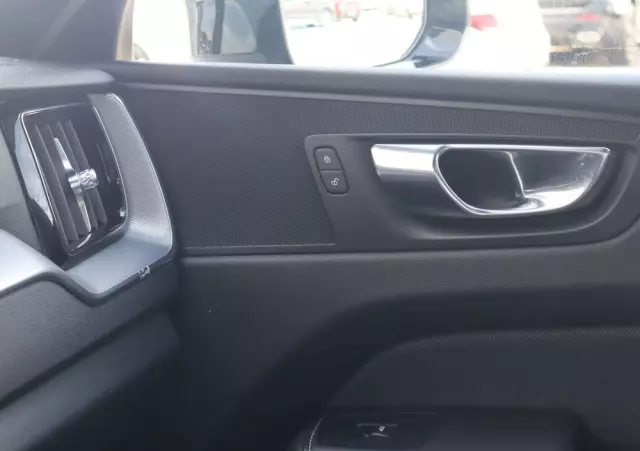 VOLVO XC 60 T5 AWD R-Design