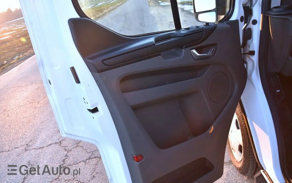 FORD TRANSIT CUSTOM 300 L2H1 