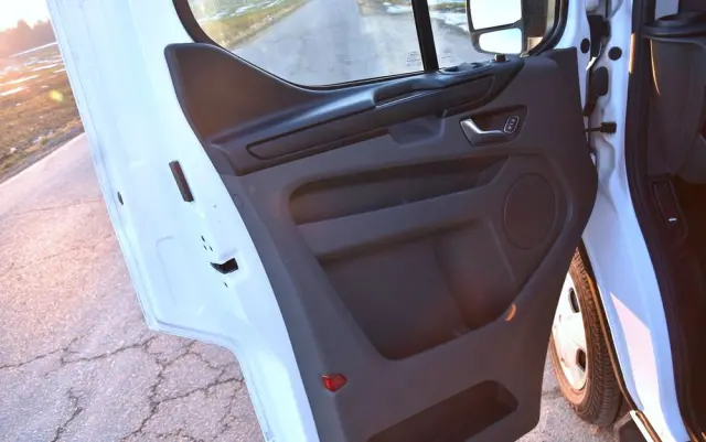 FORD TRANSIT CUSTOM 300 L2H1 