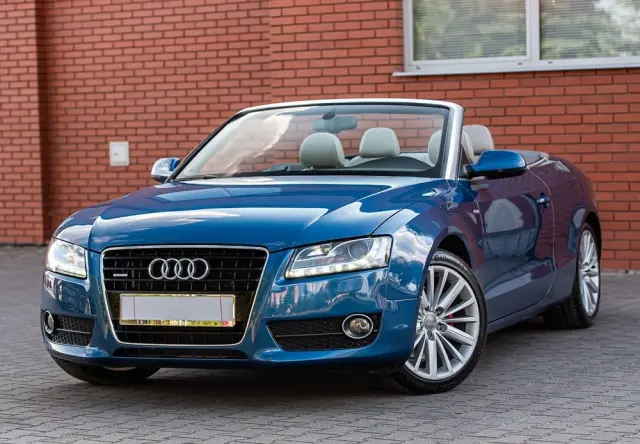 AUDI A5 Cabrio 3.2 FSI quattro S tronic