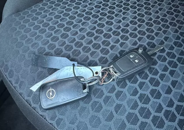 OPEL Corsa 1.2 16V Color Edition