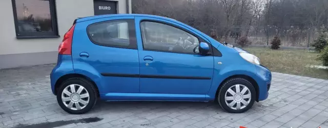 PEUGEOT 107 