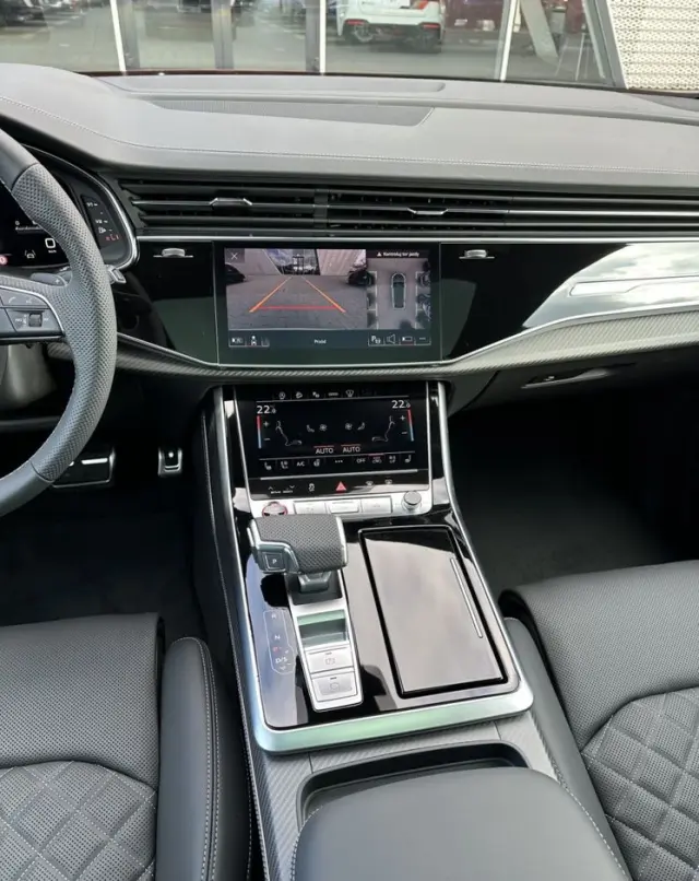 AUDI SQ8 