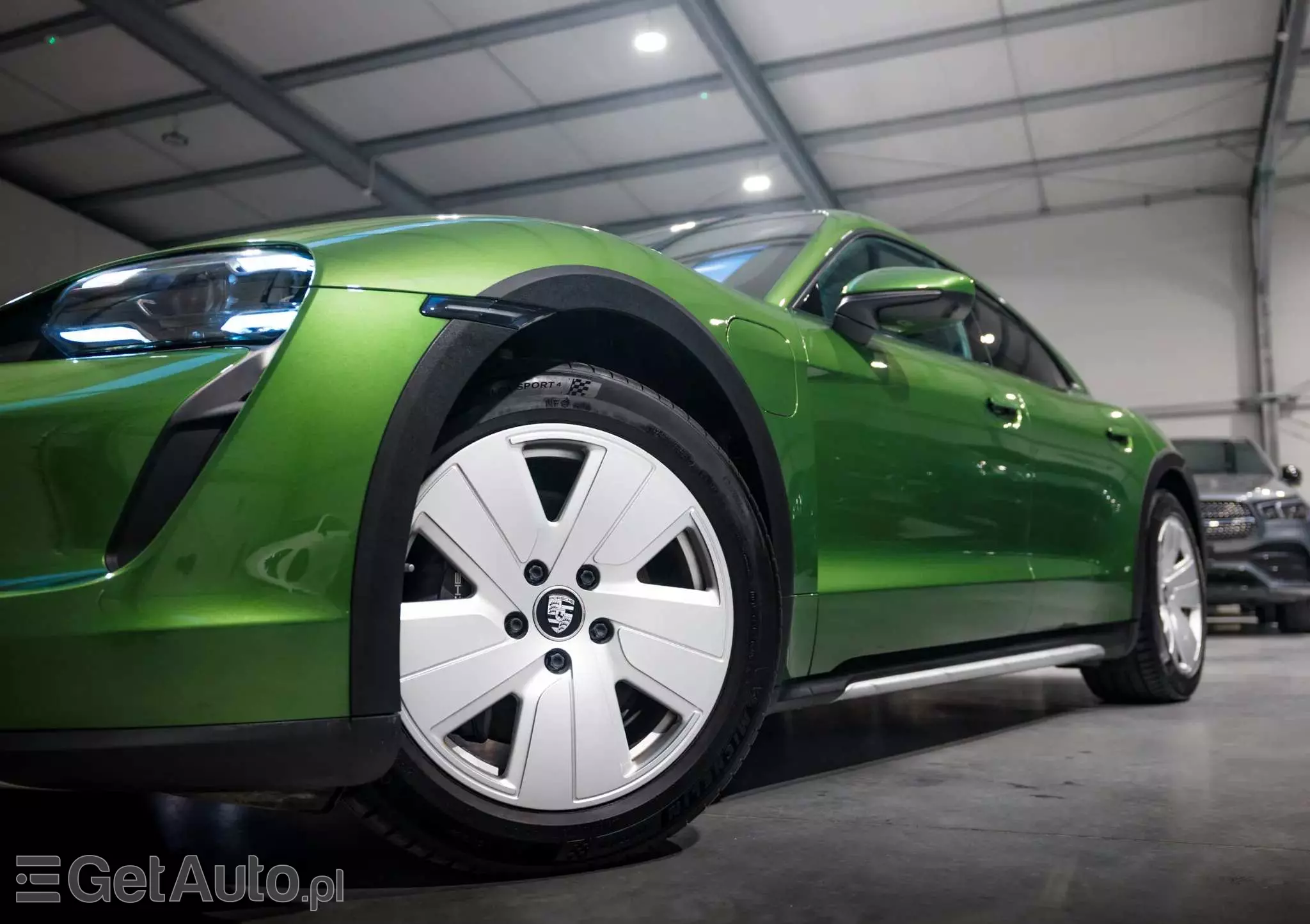 PORSCHE Taycan Standard