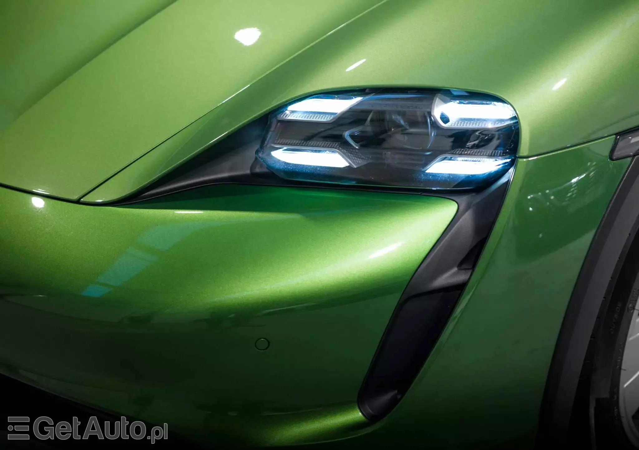 PORSCHE Taycan Standard