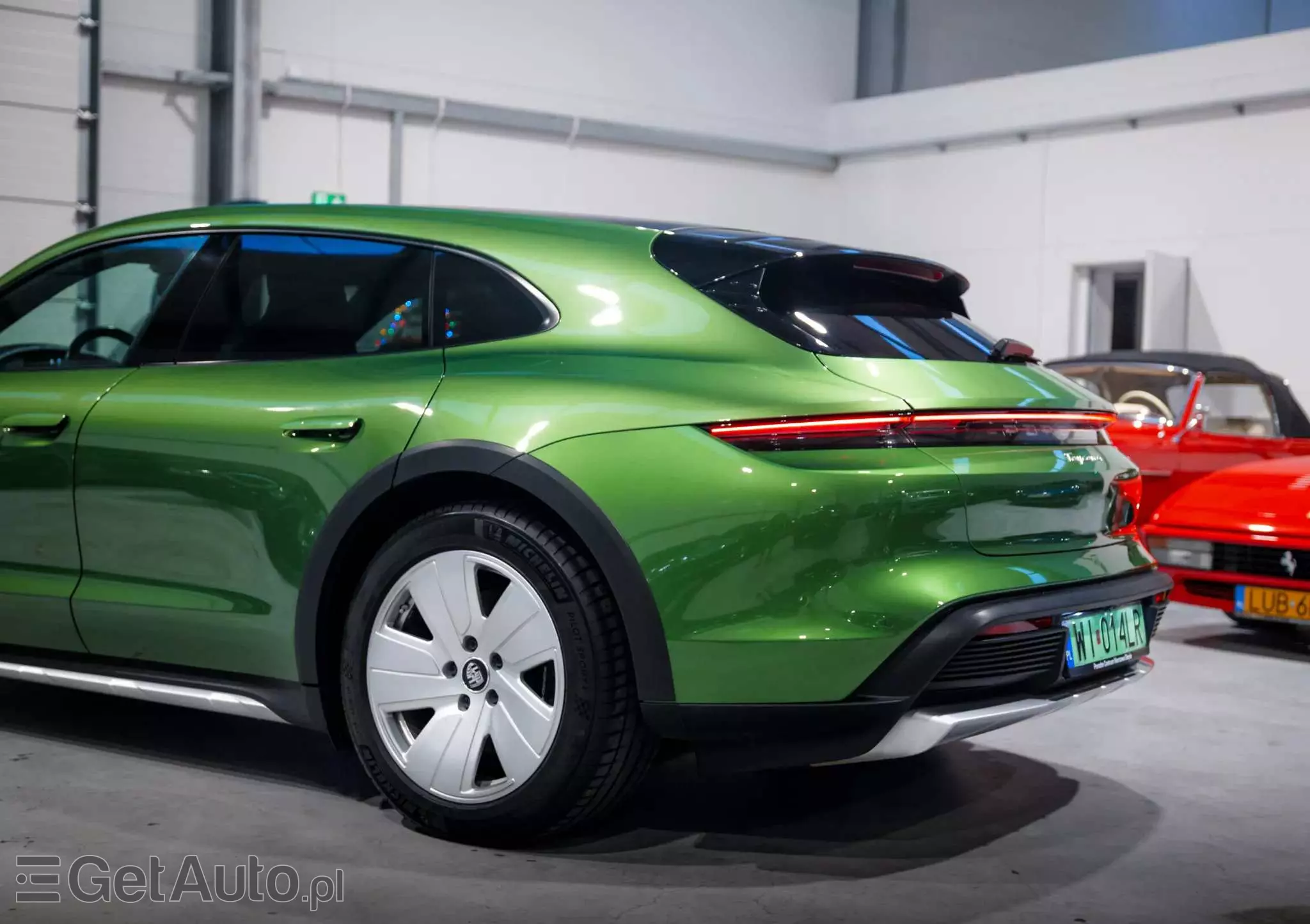 PORSCHE Taycan Standard