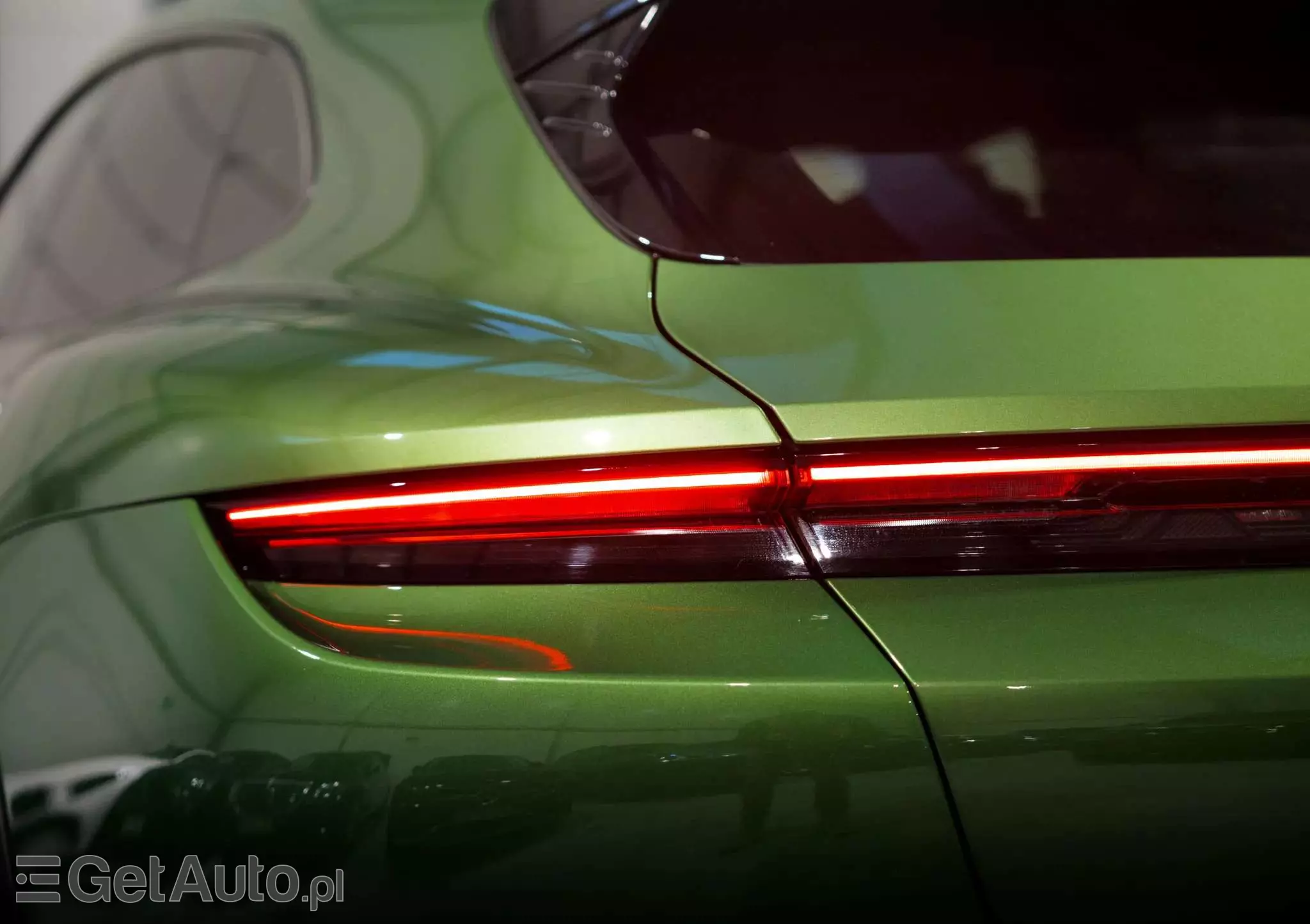 PORSCHE Taycan Standard