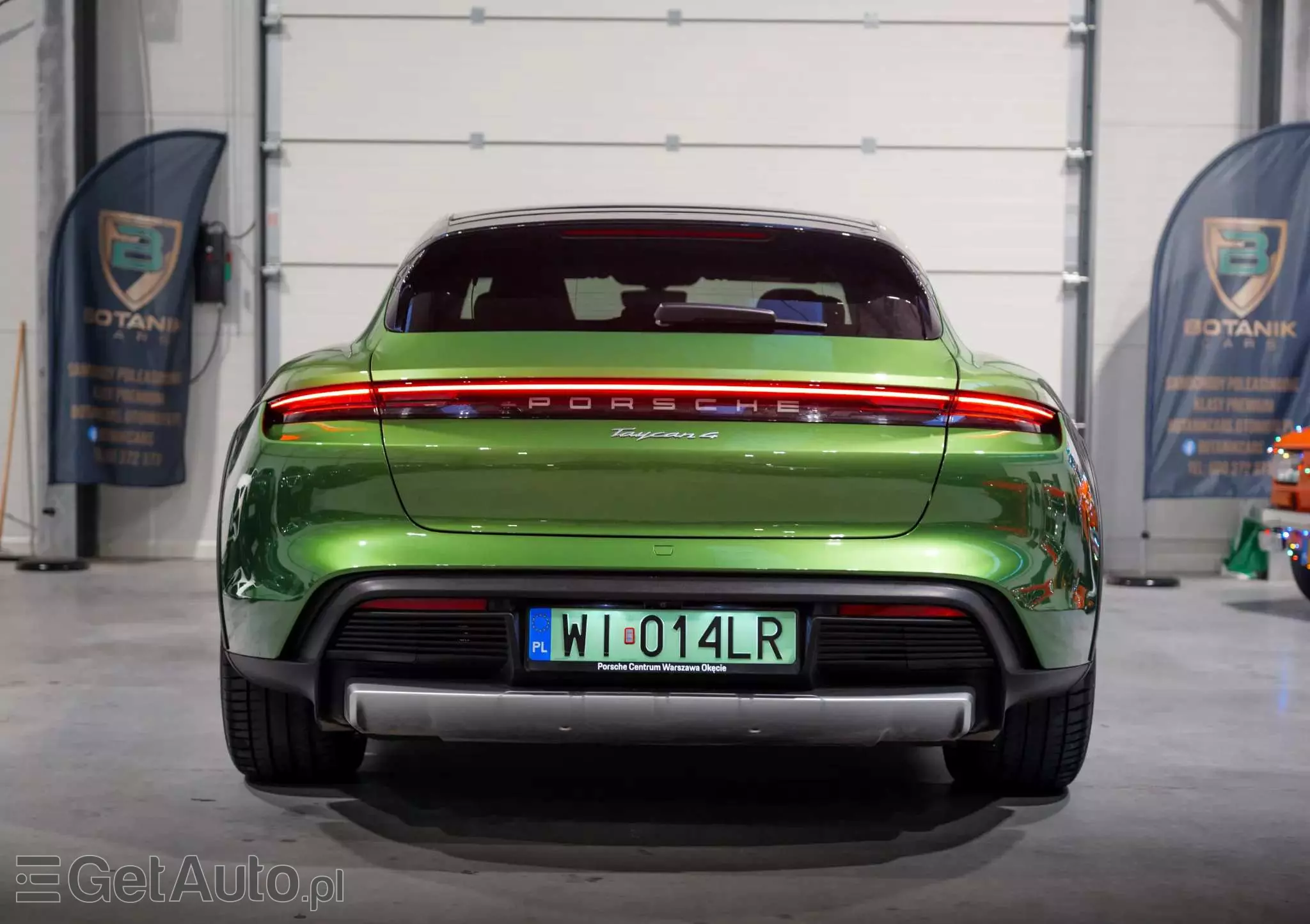 PORSCHE Taycan Standard