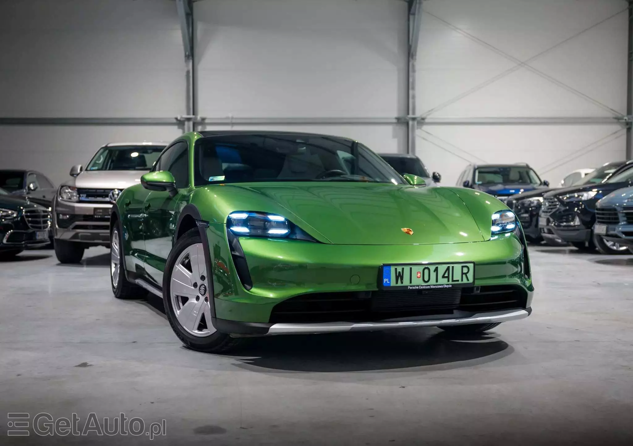 PORSCHE Taycan Standard