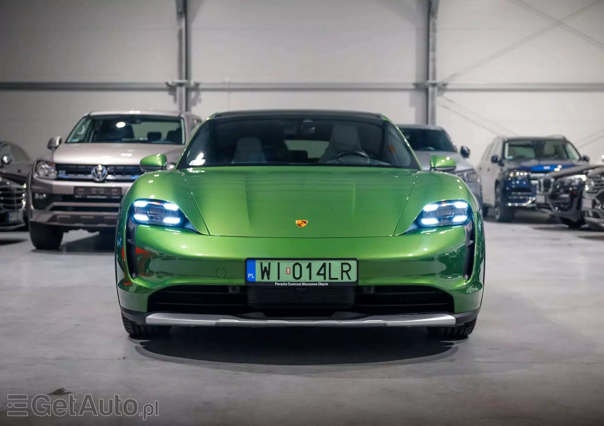 PORSCHE Taycan Standard