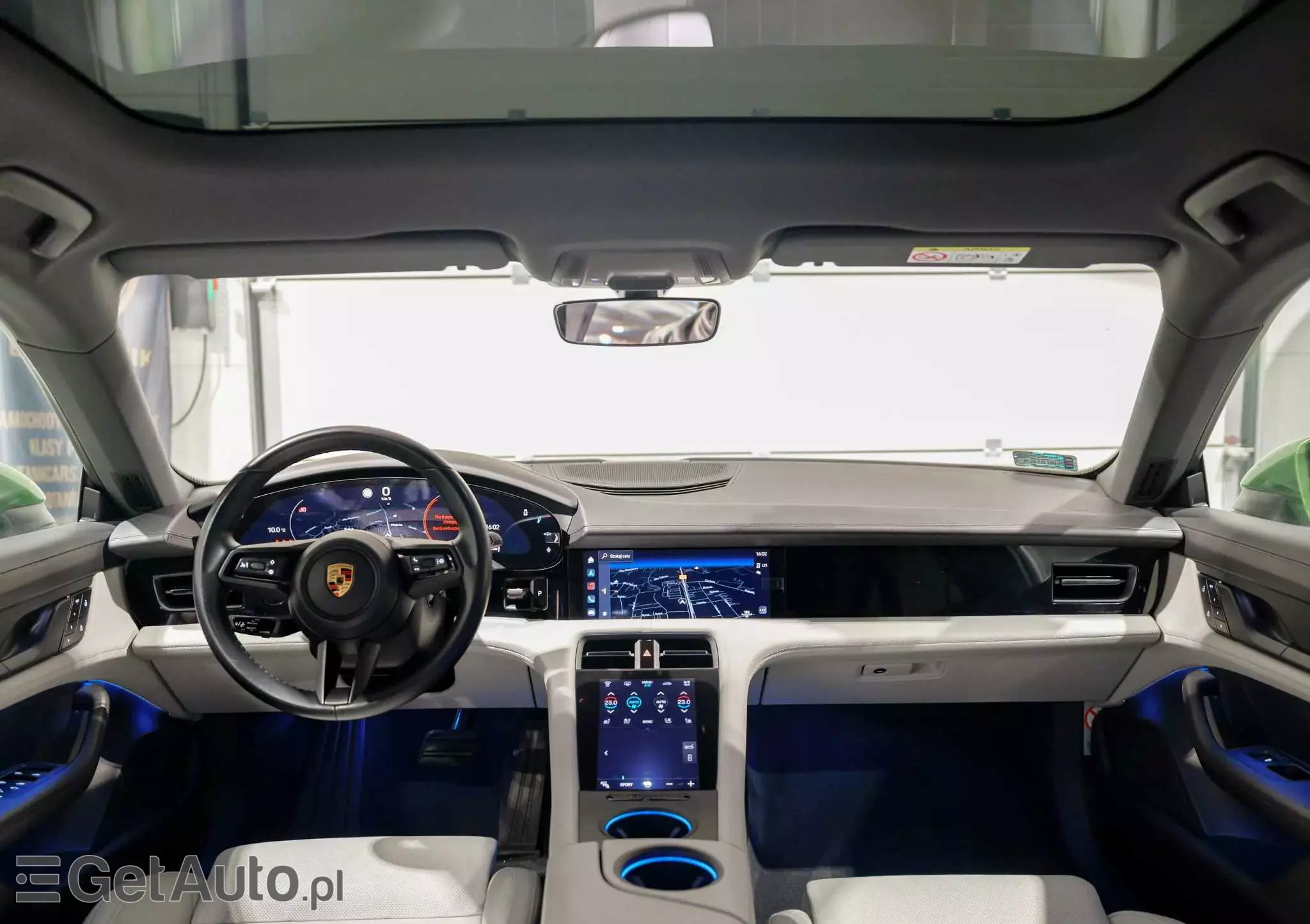 PORSCHE Taycan Standard