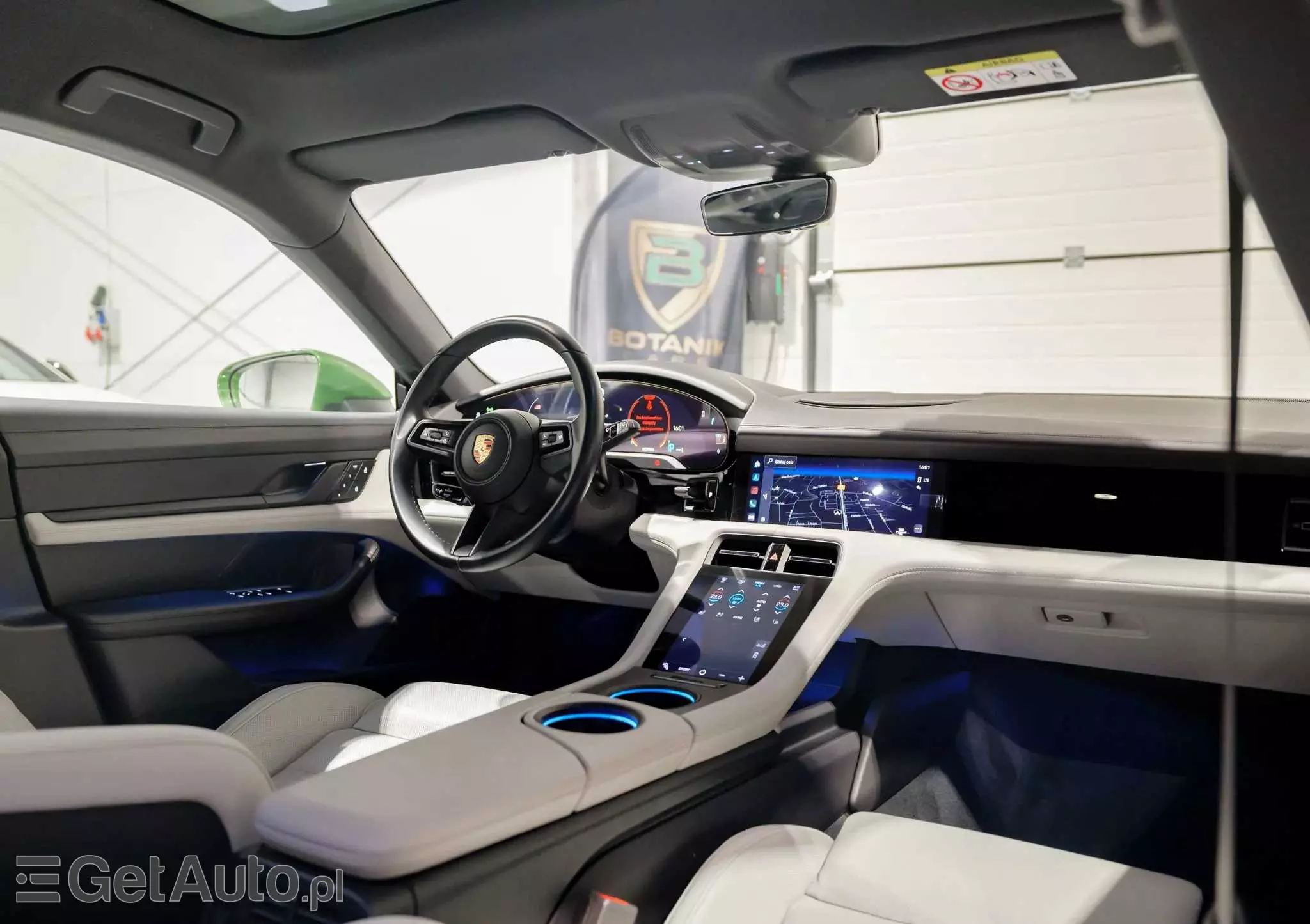 PORSCHE Taycan Standard