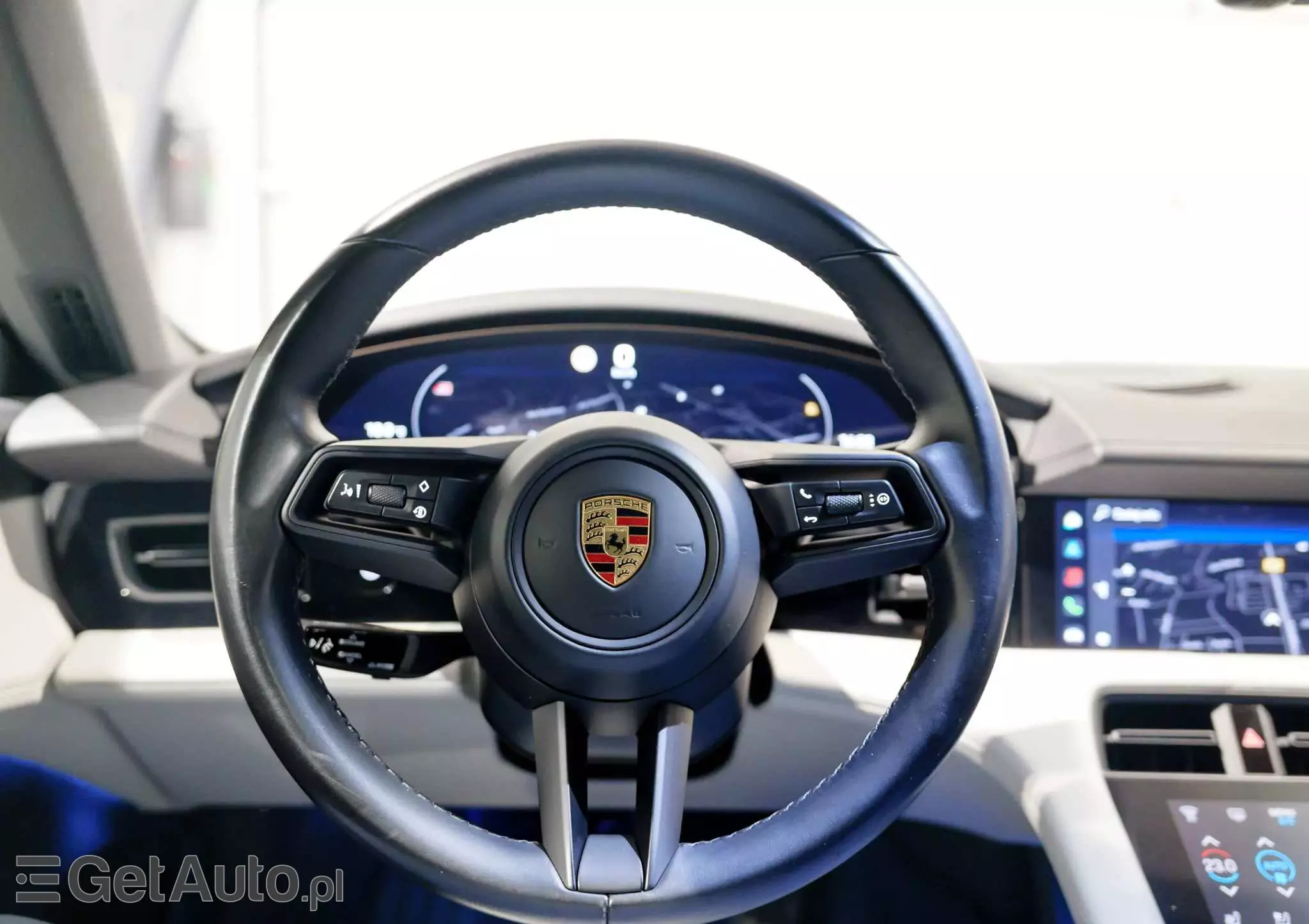 PORSCHE Taycan Standard