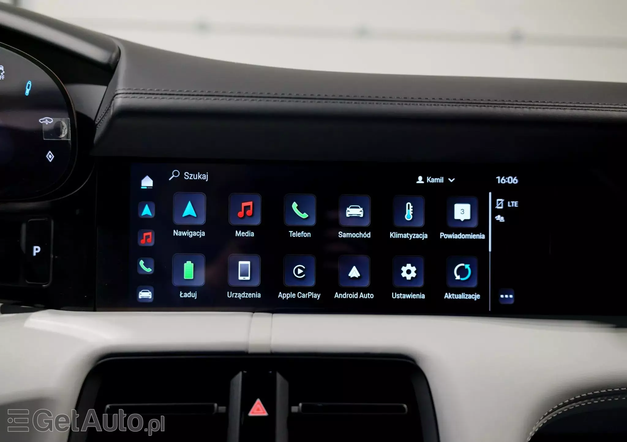 PORSCHE Taycan Standard