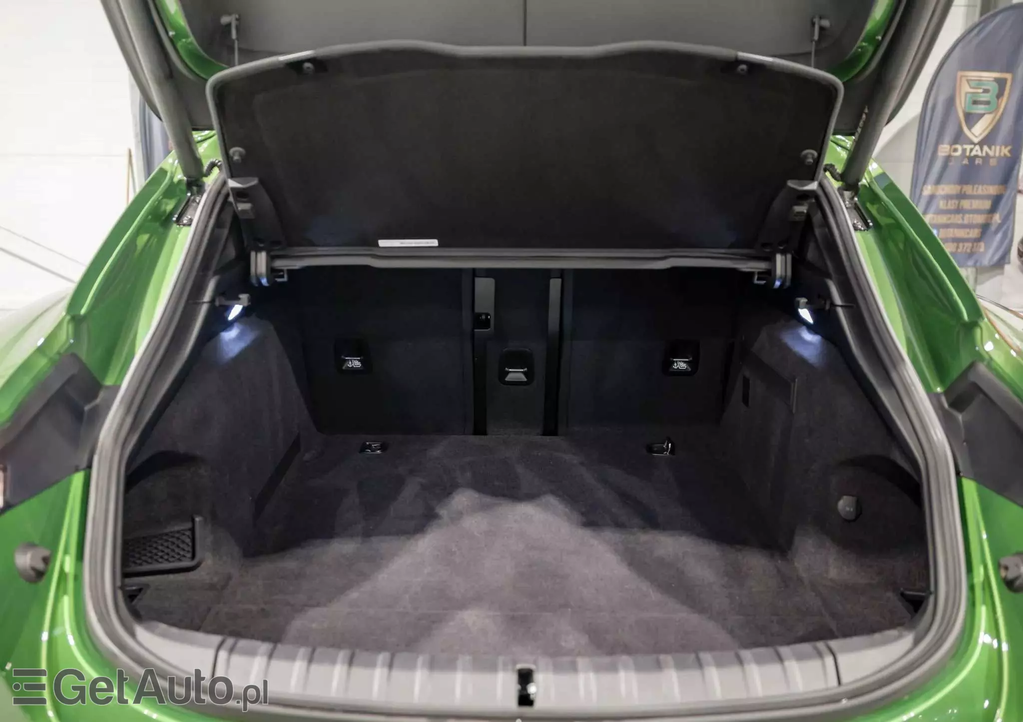 PORSCHE Taycan Standard