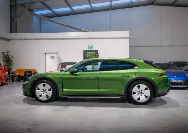 PORSCHE Taycan Standard