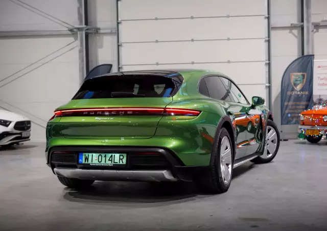 PORSCHE Taycan Standard