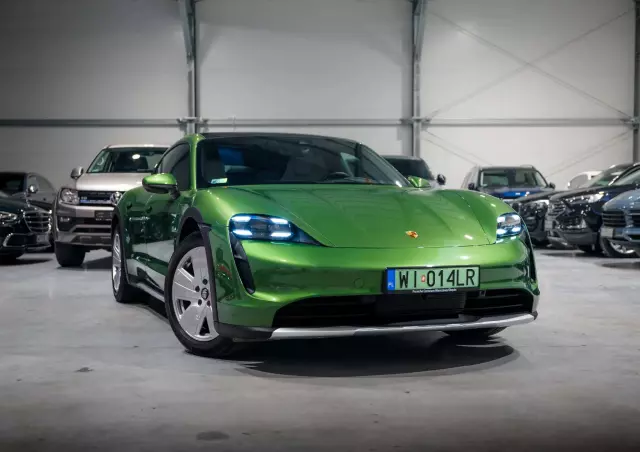 PORSCHE Taycan Standard