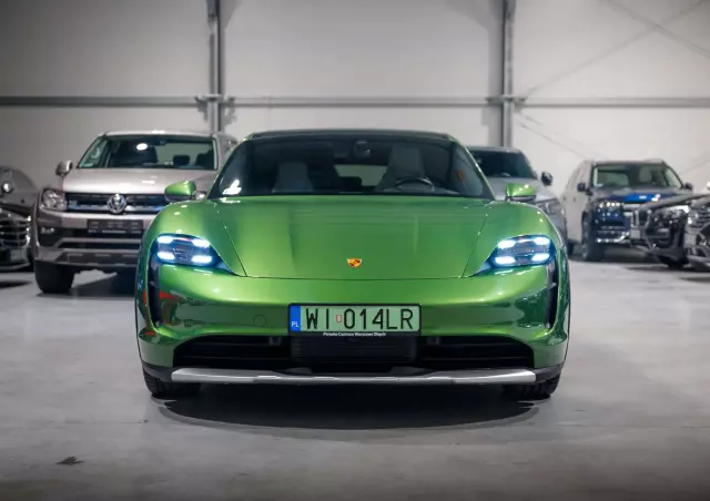 PORSCHE Taycan Standard