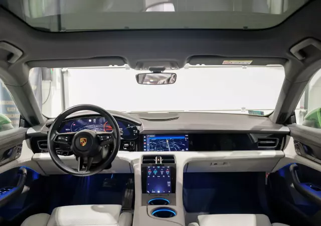 PORSCHE Taycan Standard