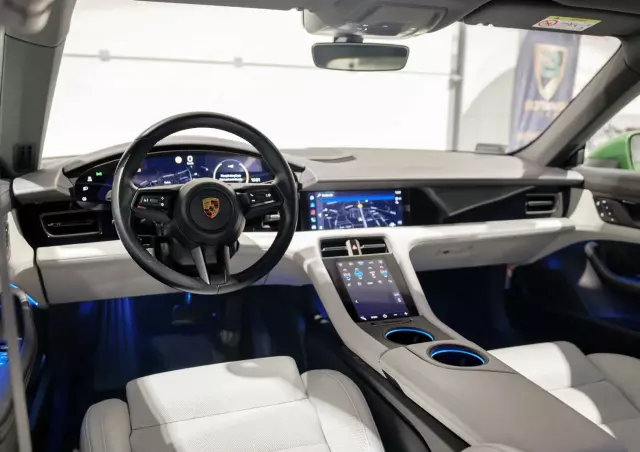 PORSCHE Taycan Standard