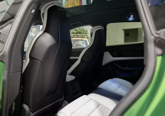 PORSCHE Taycan Standard