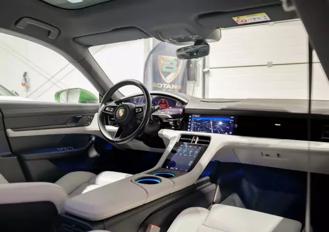 PORSCHE Taycan Standard