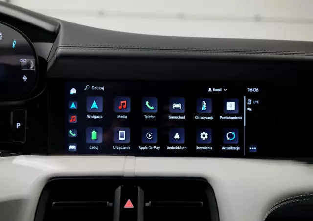 PORSCHE Taycan Standard