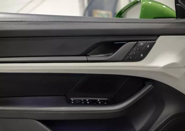 PORSCHE Taycan Standard