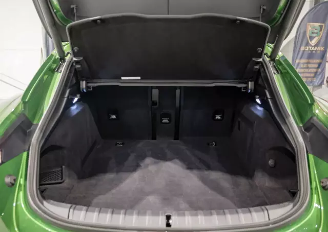 PORSCHE Taycan Standard