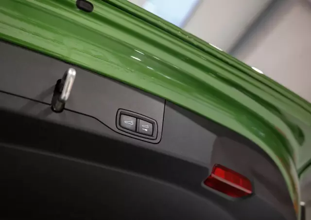 PORSCHE Taycan Standard