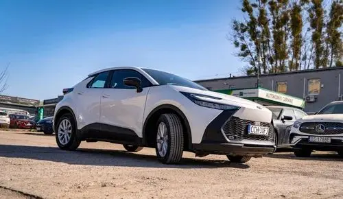 TOYOTA C-HR 
