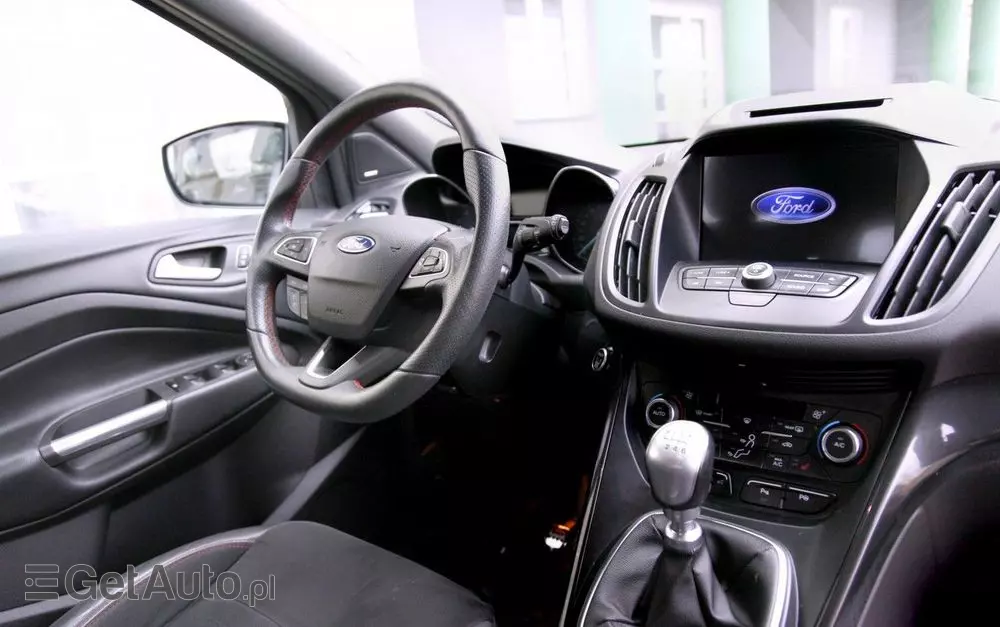 FORD Kuga 1.5 EcoBoost 2x4 Titanium