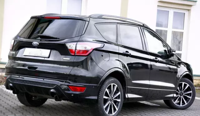 FORD Kuga 1.5 EcoBoost 2x4 Titanium
