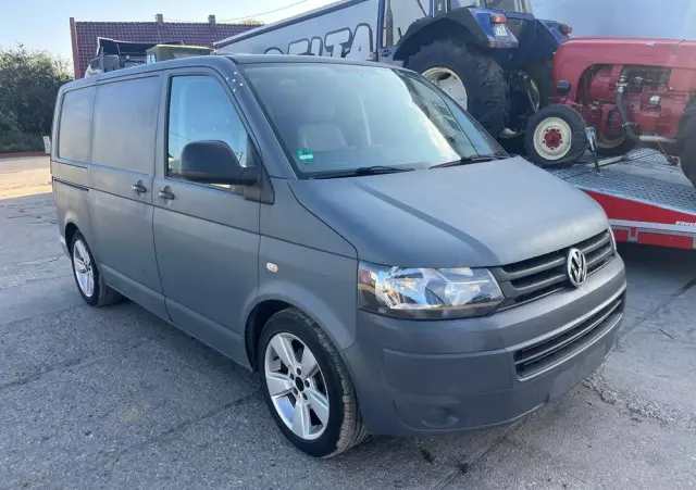 VOLKSWAGEN TRANSPORTER T5 