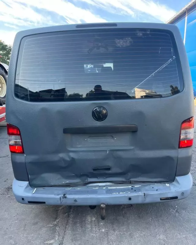 VOLKSWAGEN TRANSPORTER T5 