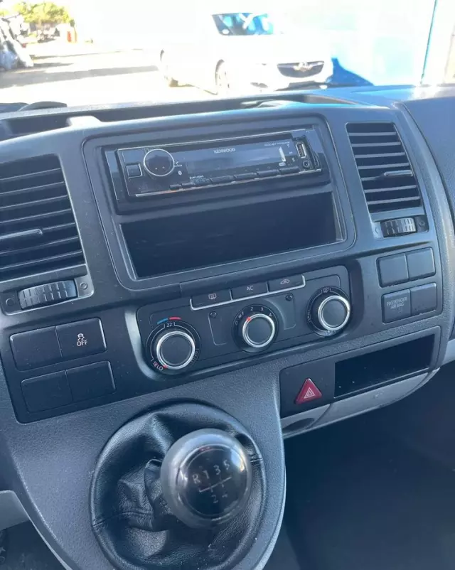 VOLKSWAGEN TRANSPORTER T5 