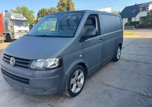 VOLKSWAGEN TRANSPORTER T5 